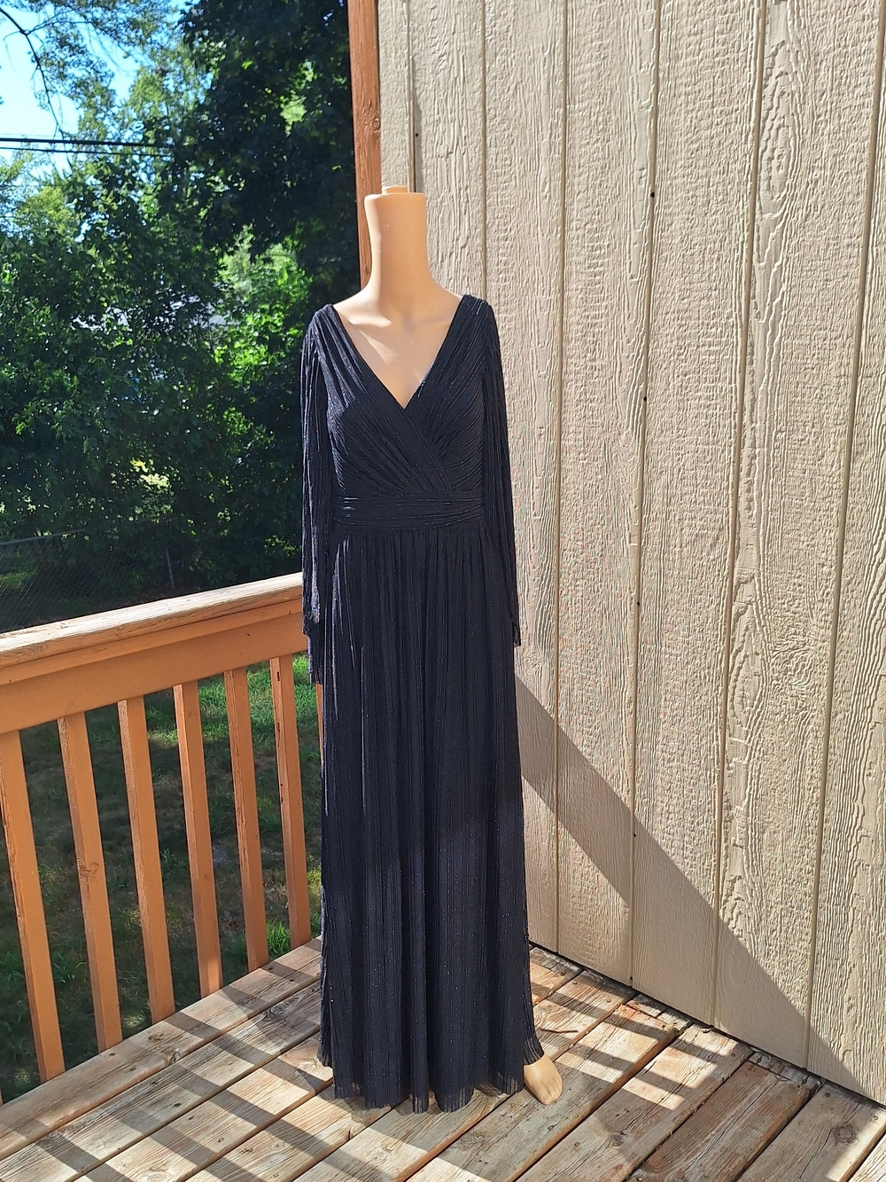 Elegant Black Long Sleeve V-Neck Evening Dress